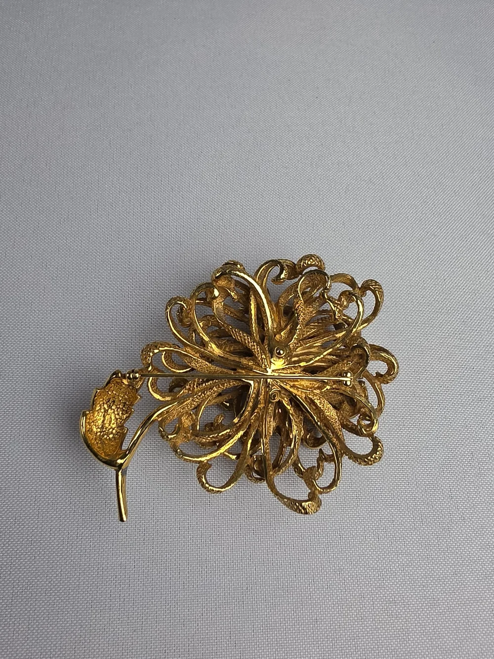 VNTG Signed Castlecliff Gold Tone Chrysanthemum Floral Brooch Pin Textured MCM